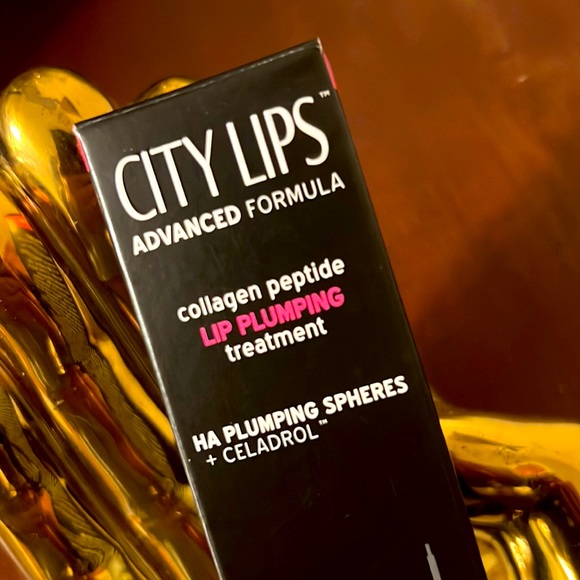 CITY LIPS. LIP PLUMPING. Advanced Formula. Clear - Picture 2 of 7